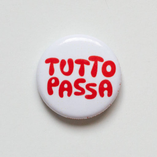 1" button read Tutto Passa in red bubble letters on a white background